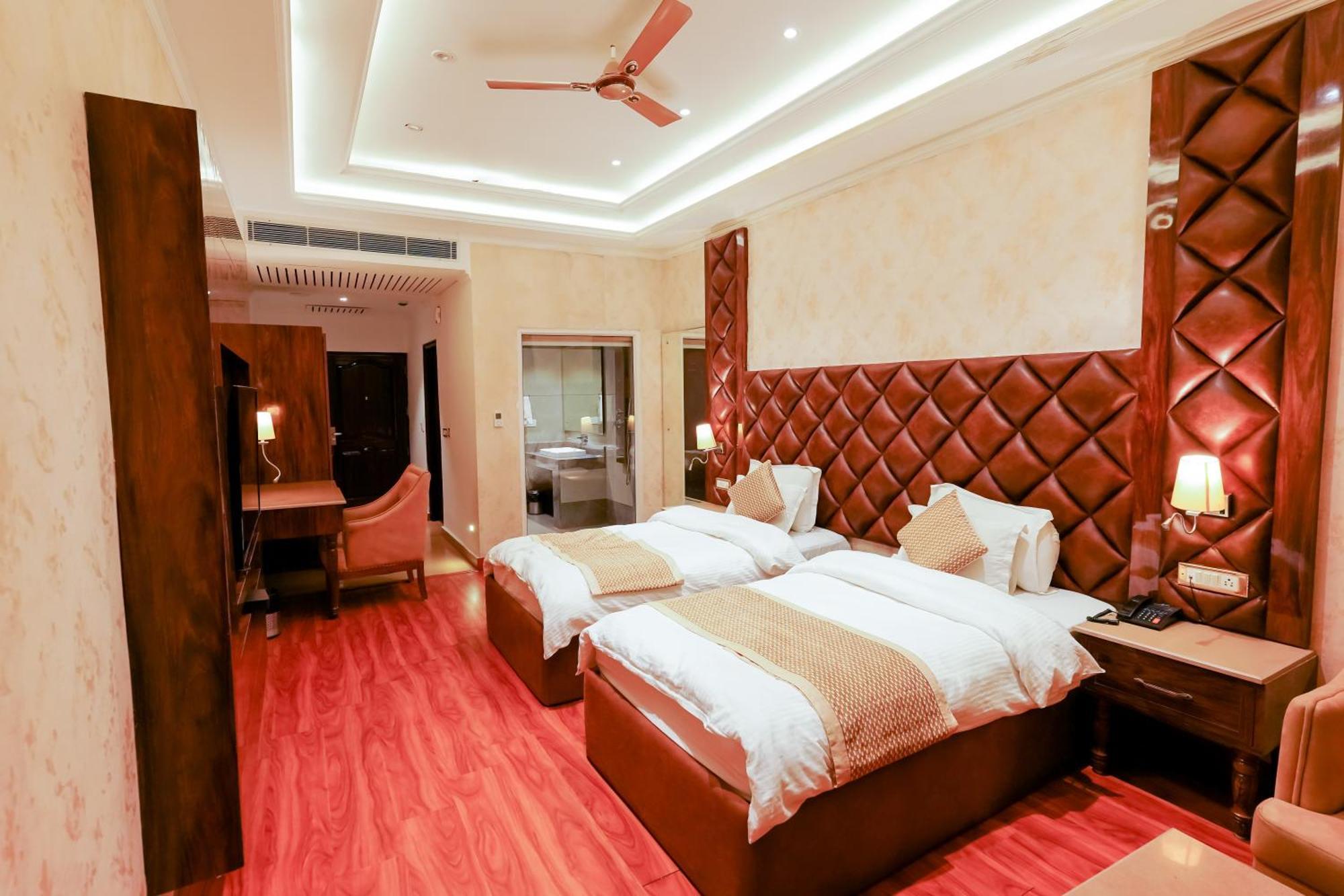 Grand Him Queen Ac Centralized ดารัมซาลา ภายนอก รูปภาพ