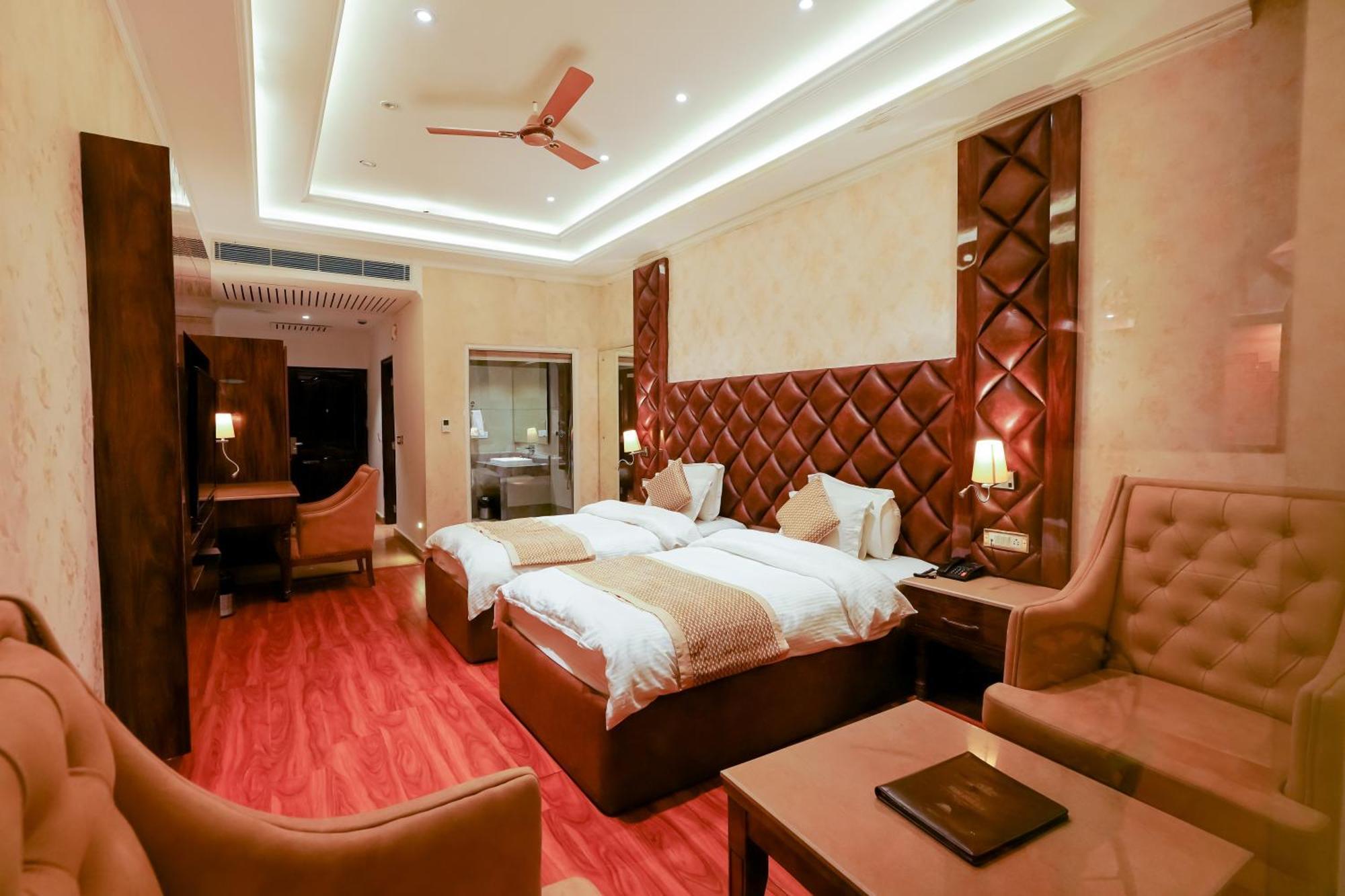 Grand Him Queen Ac Centralized ดารัมซาลา ภายนอก รูปภาพ