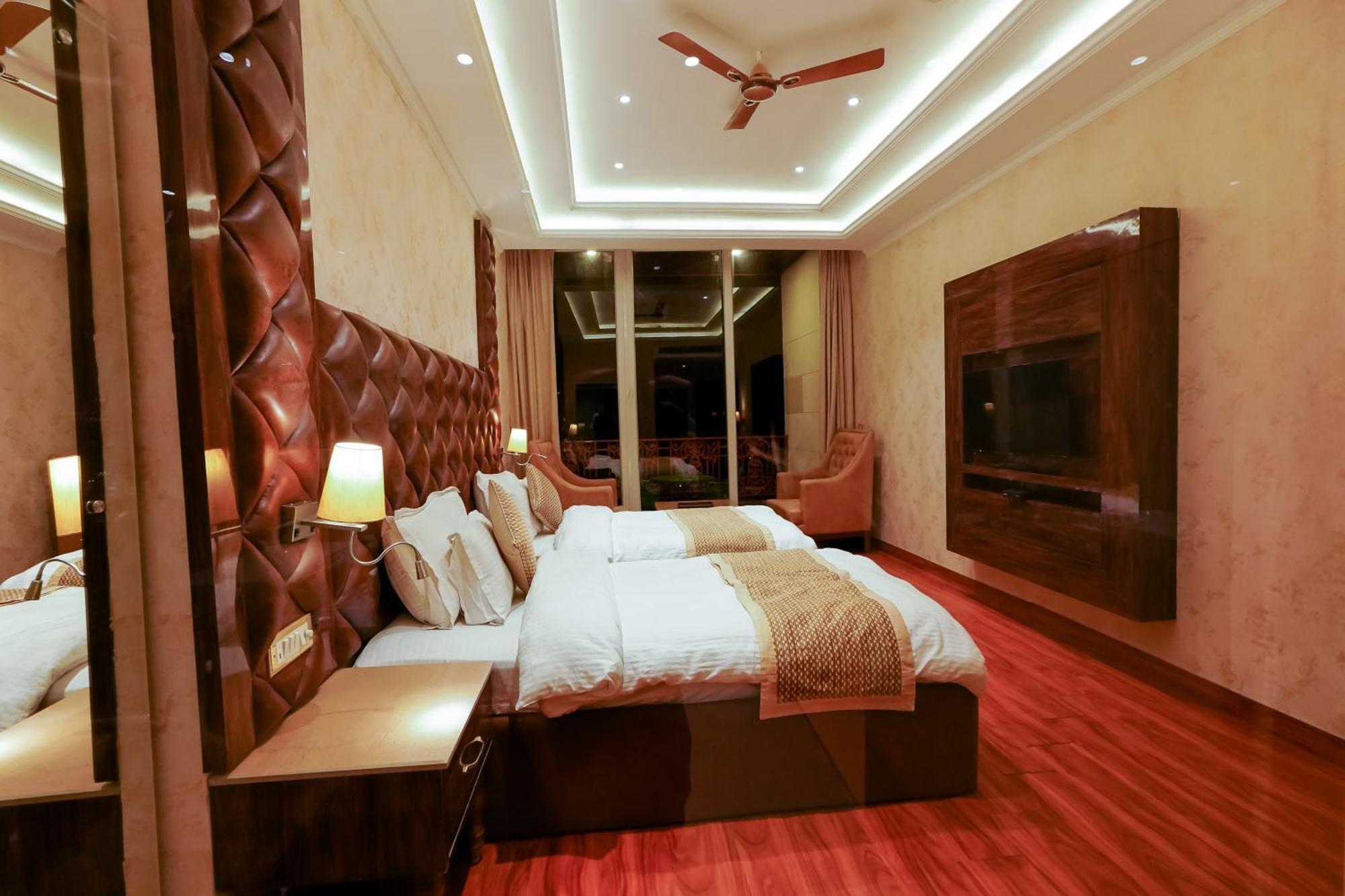 Grand Him Queen Ac Centralized ดารัมซาลา ภายนอก รูปภาพ