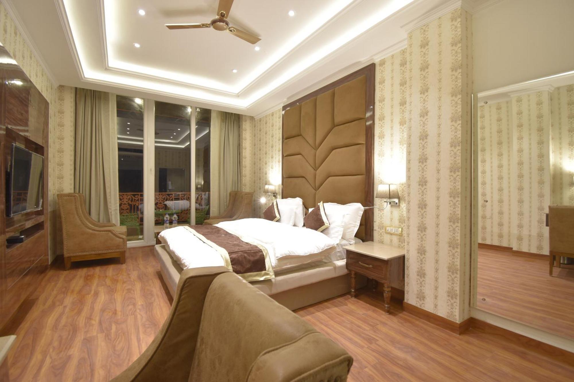 Grand Him Queen Ac Centralized ดารัมซาลา ภายนอก รูปภาพ