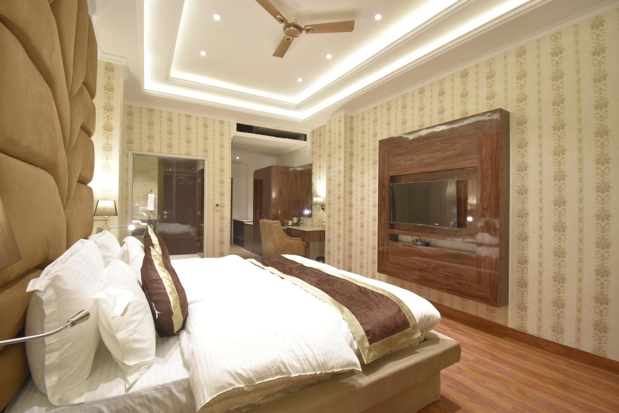 Grand Him Queen Ac Centralized ดารัมซาลา ภายนอก รูปภาพ