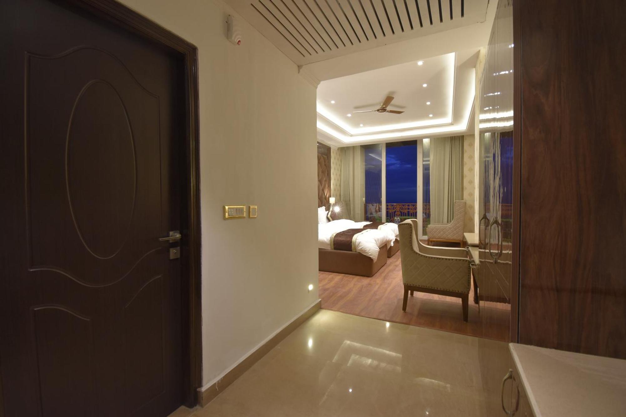 Grand Him Queen Ac Centralized ดารัมซาลา ภายนอก รูปภาพ