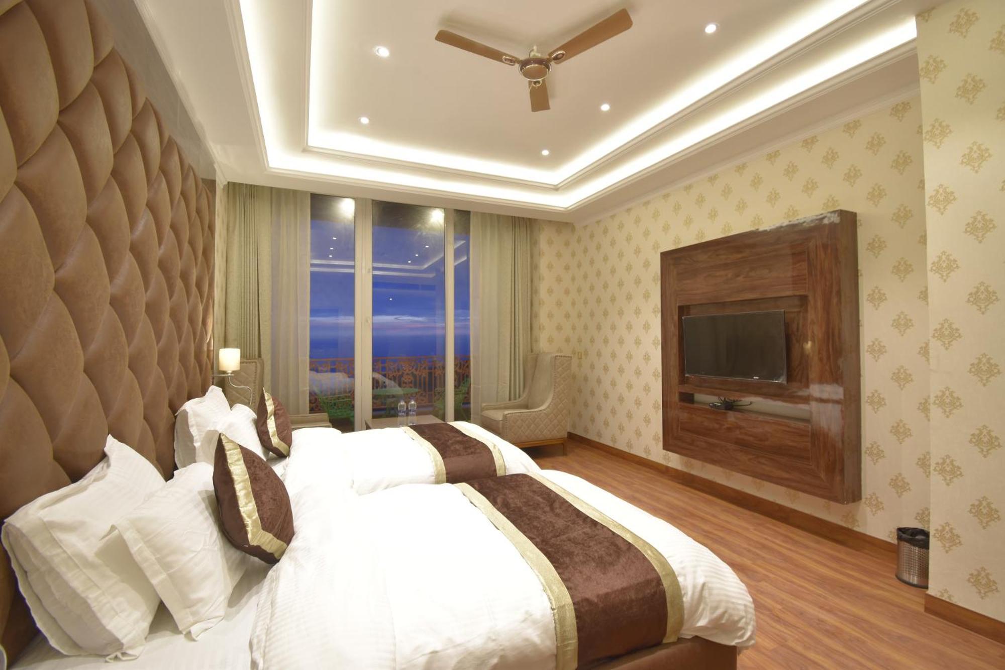 Grand Him Queen Ac Centralized ดารัมซาลา ภายนอก รูปภาพ
