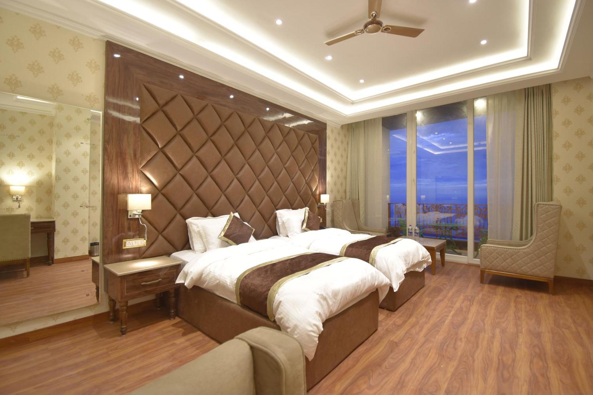 Grand Him Queen Ac Centralized ดารัมซาลา ภายนอก รูปภาพ