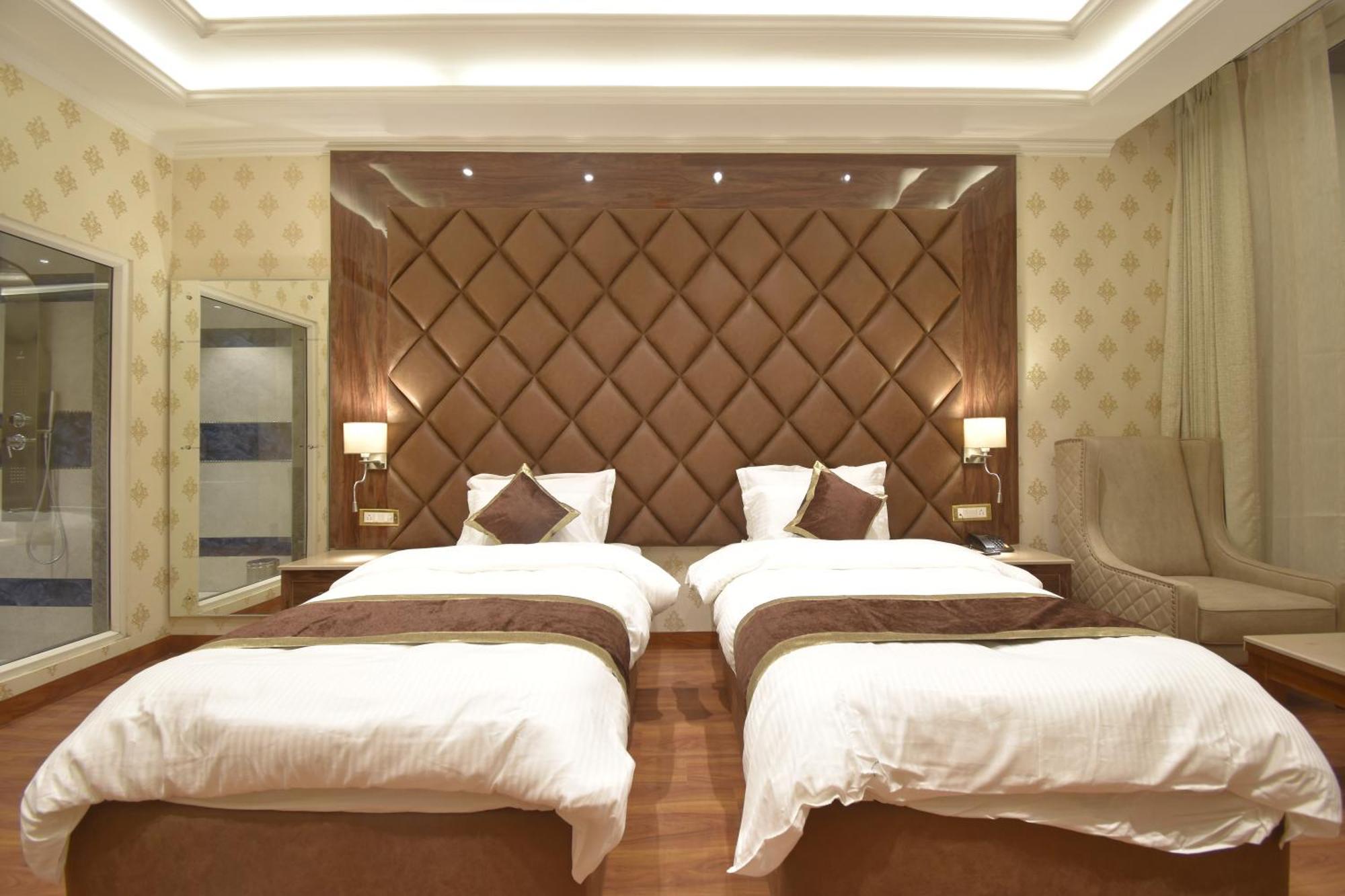 Grand Him Queen Ac Centralized ดารัมซาลา ภายนอก รูปภาพ
